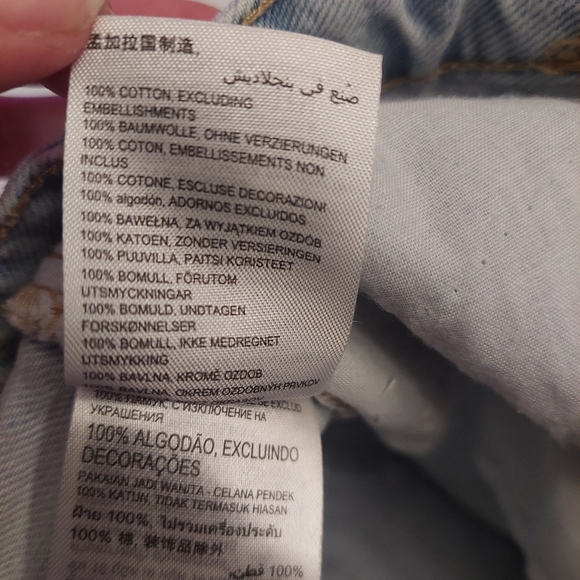 Cotton On Light Wash Rigid Denim Cut Off Mid Rise Relaxed Jean Shorts Size 6 - Picture 12 of 12